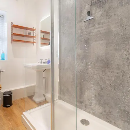 3 Bed In Oc-lr115 Holiday home *